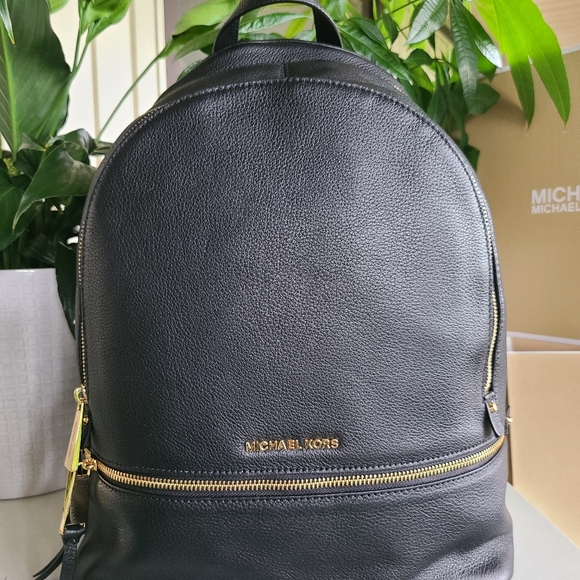 Michael kors backpack - Picture 8 of 11